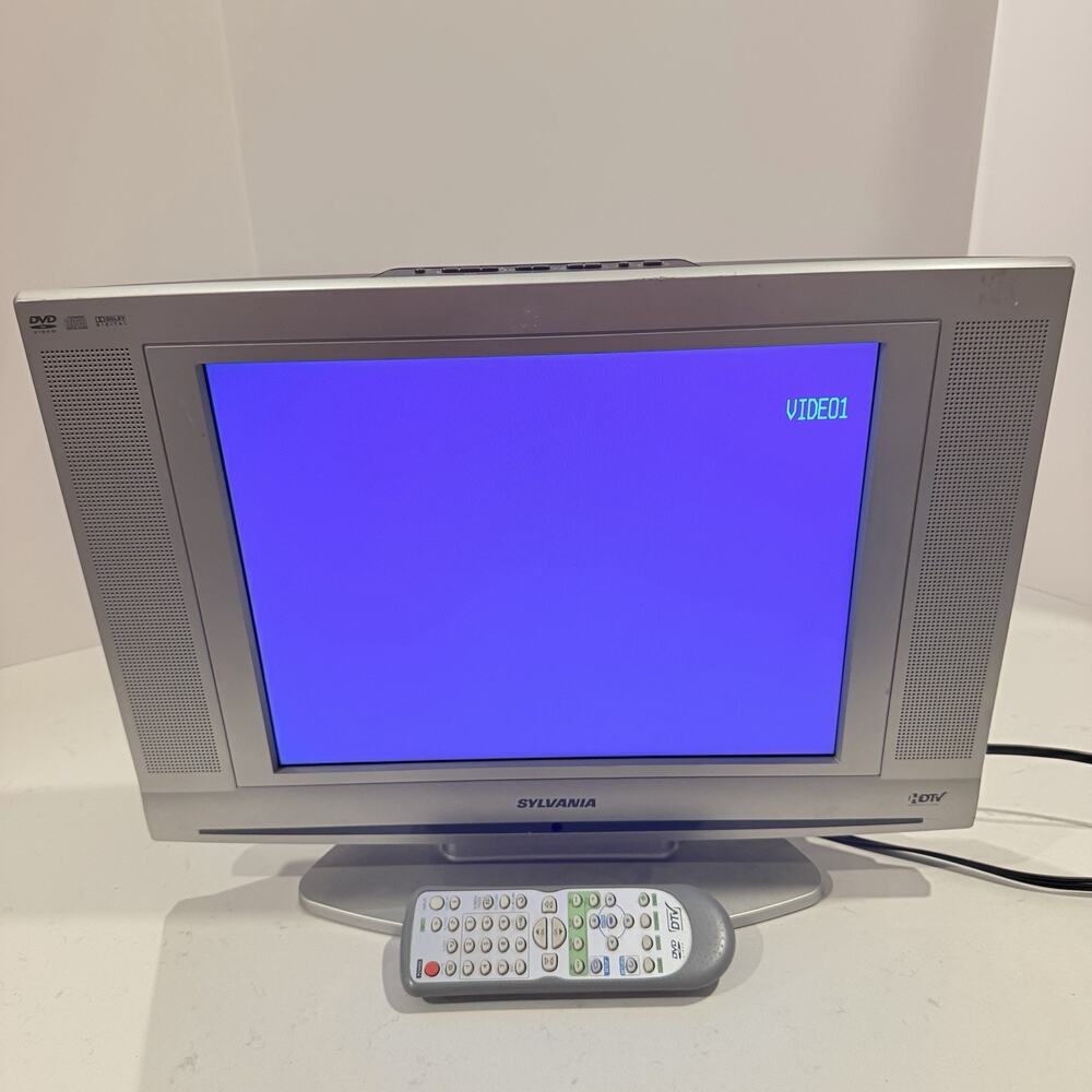 Sylvania LD155SL8 15” Digital LCD TV + DVD Combo Tested Working With Remote